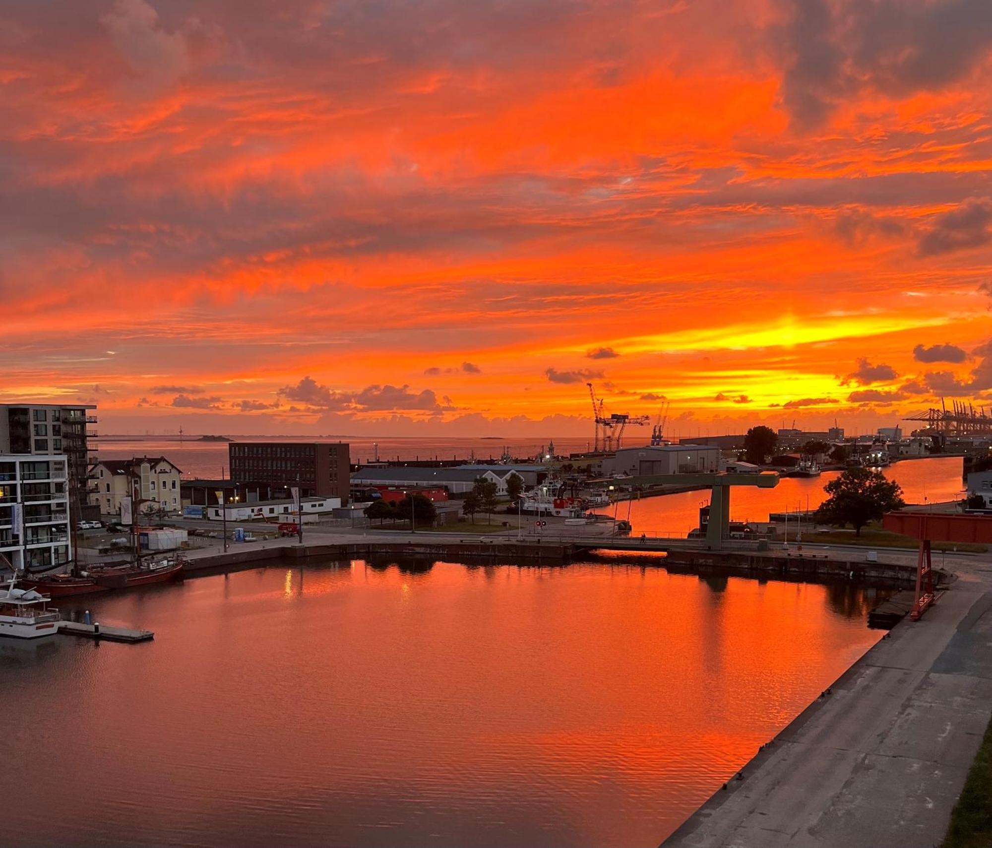 Coast House Seaside Loft Apartment เบรเมอร์ฮาเฟิน ภายนอก รูปภาพ